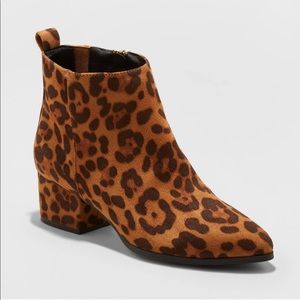 a new day leopard booties // size 8